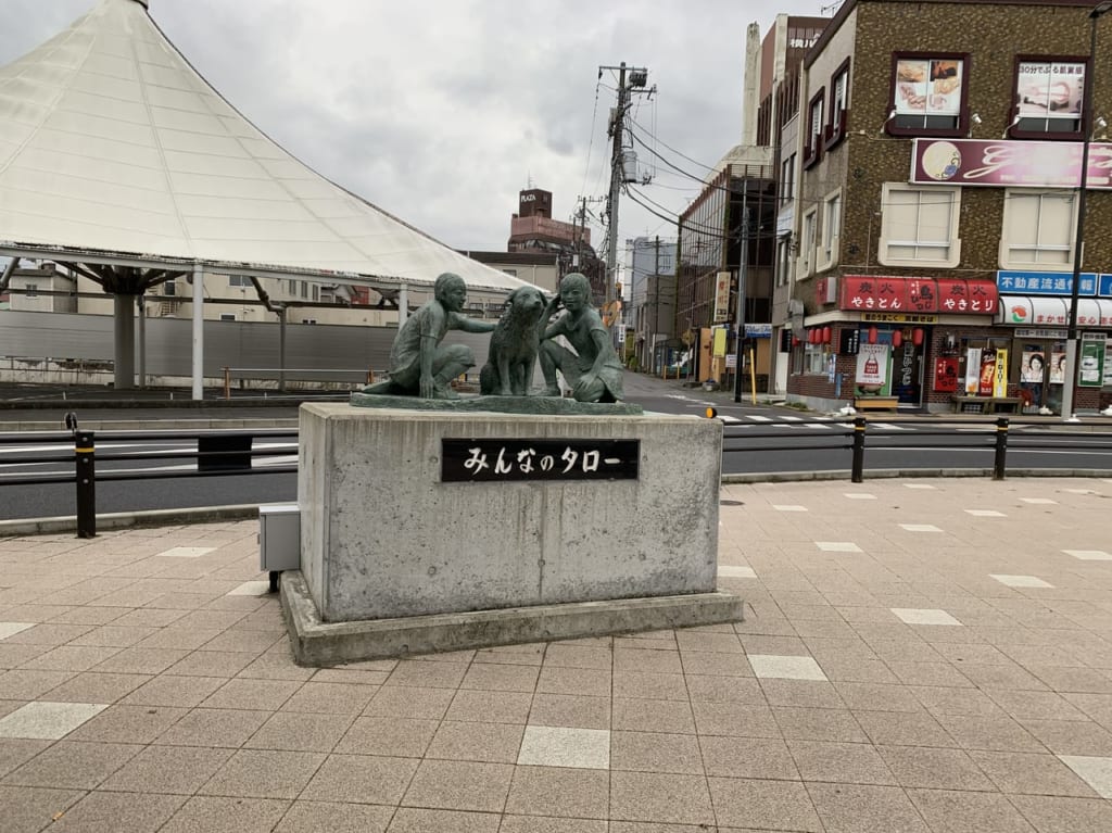 石岡駅にあるみんなのタロー像