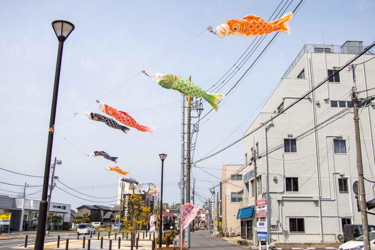 土浦の鯉のぼり（亀城モール）