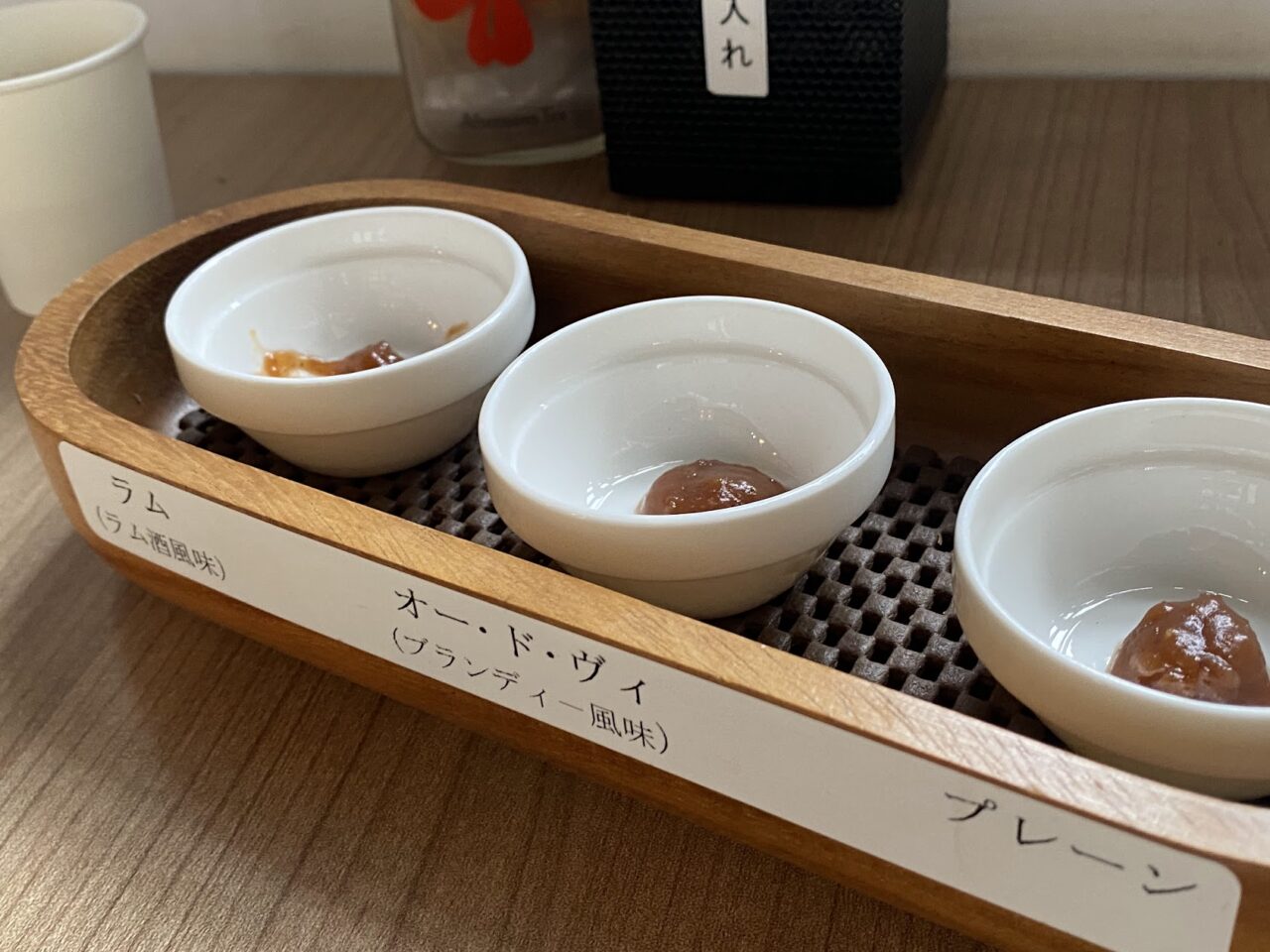 「四万騎農園」のジャムの試食