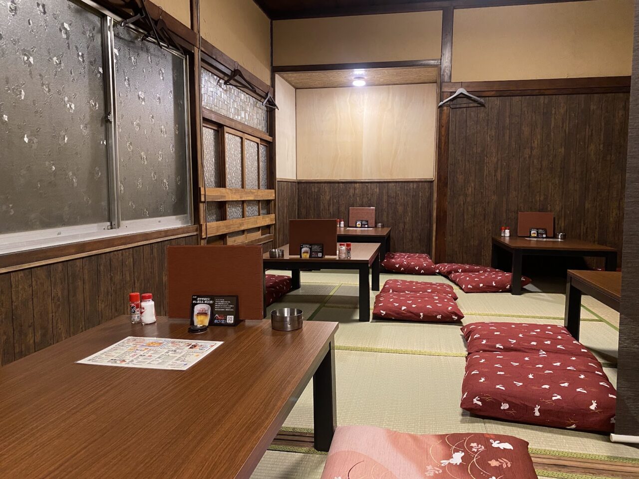 居酒屋「ぜろいち」の座敷席