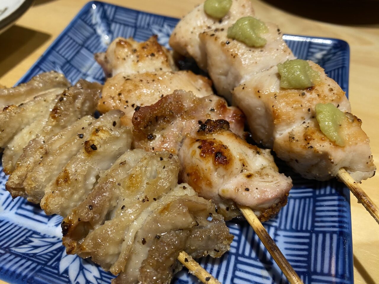 居酒屋「ぜろいち」では串盛り合わせは3本から用意