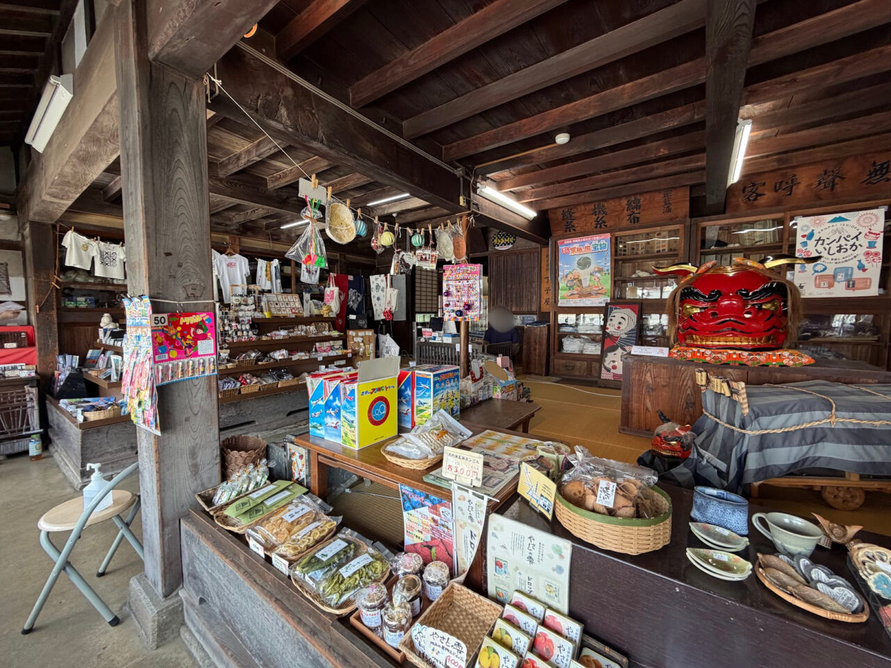 「まち蔵　藍」の館内