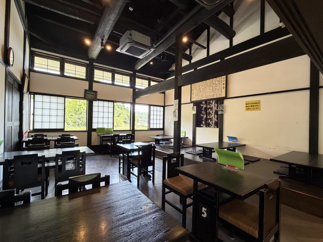 「そば処小町庵」の店内