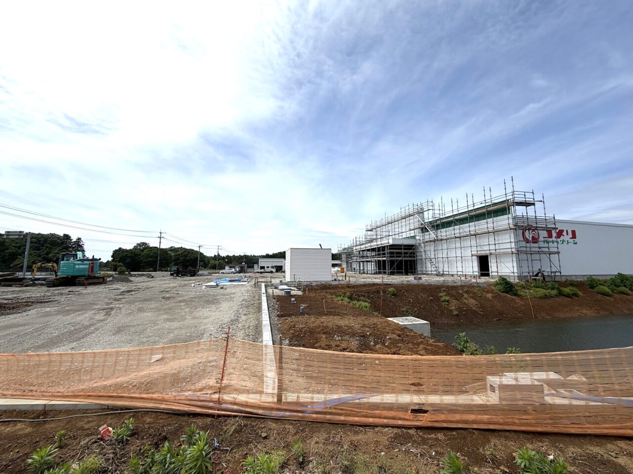 コメリ ハード＆グリーン出島店の建設風景
