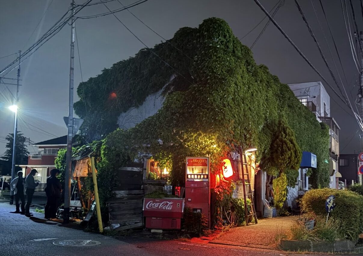 「屋台ラーメン幸楽」の夜の外観