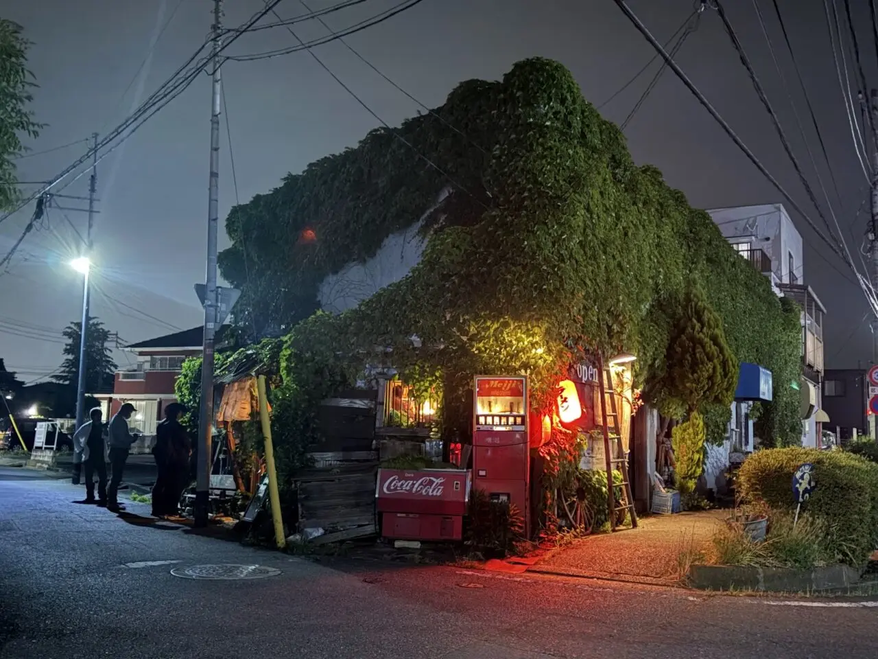 「屋台ラーメン幸楽」の夜の外観