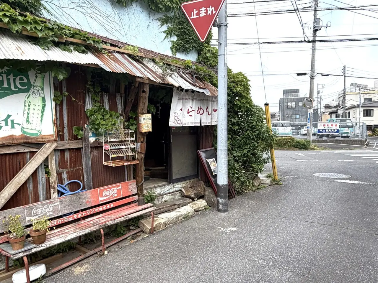 「屋台ラーメン幸楽」の日中の外観