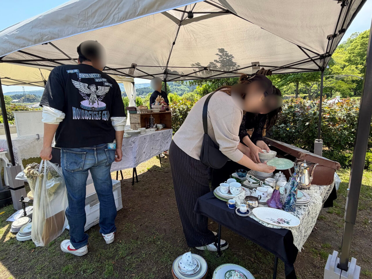 「いばらきフラワーパーク」内のmuuのテント内