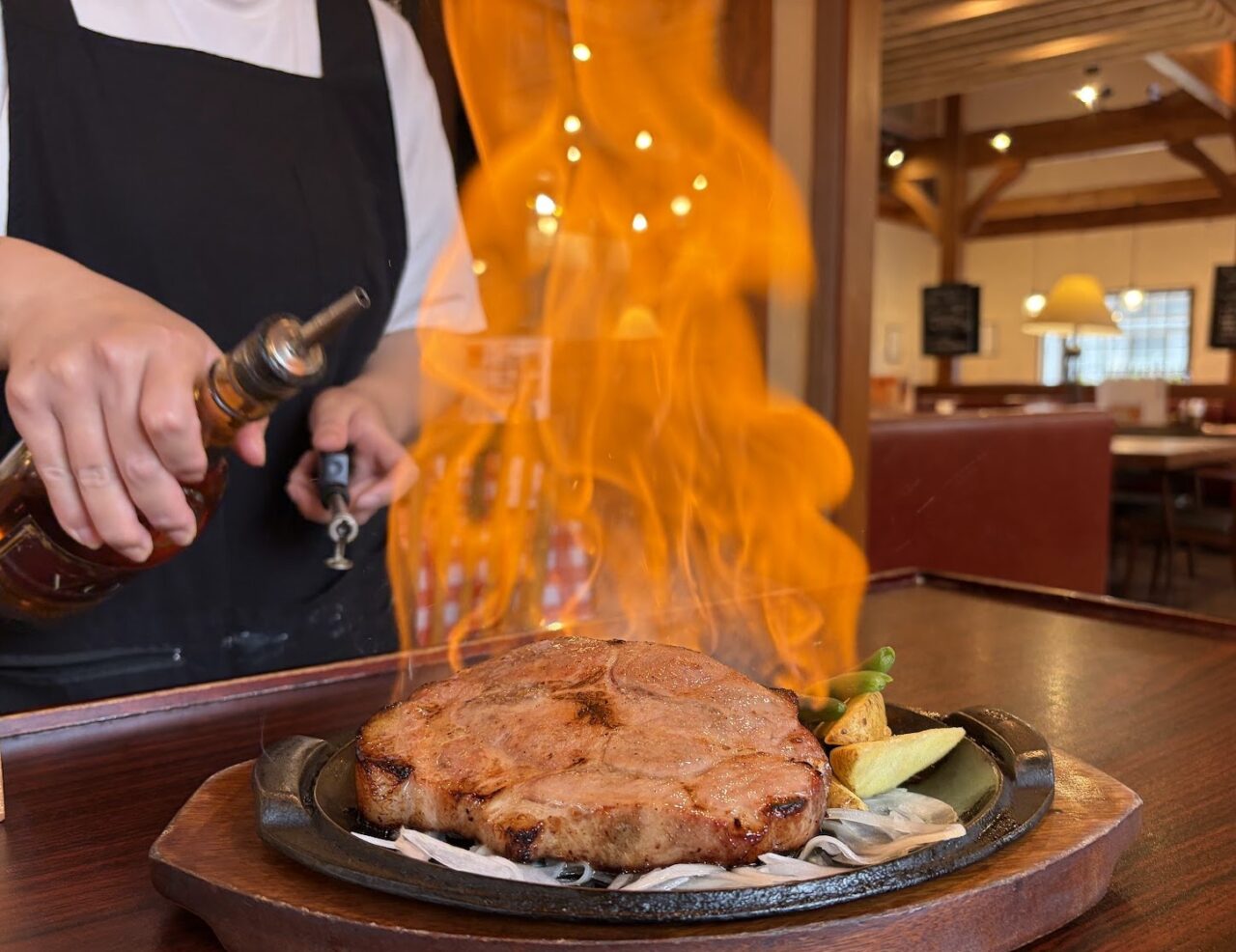 だい食堂の燻製メガポークステーキ