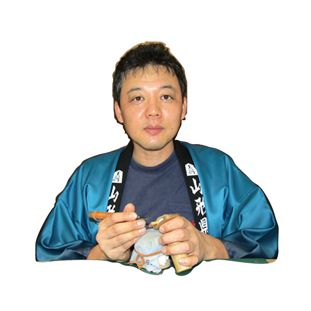 天童フェアの将棋駒彫り実演