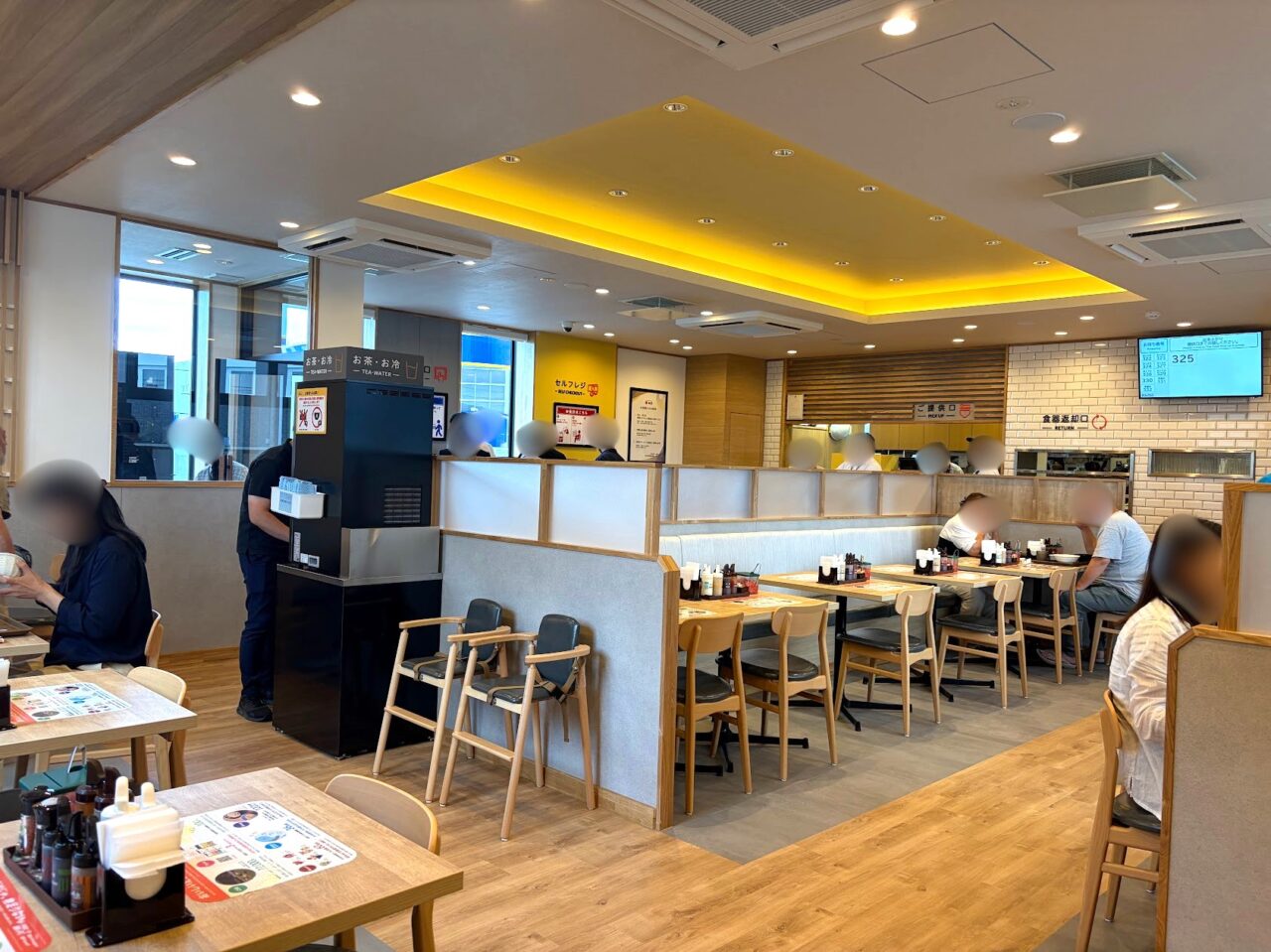 松屋・松のや石岡店の店内