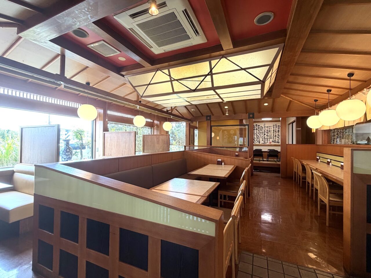 とんかつたやま石岡店の店内