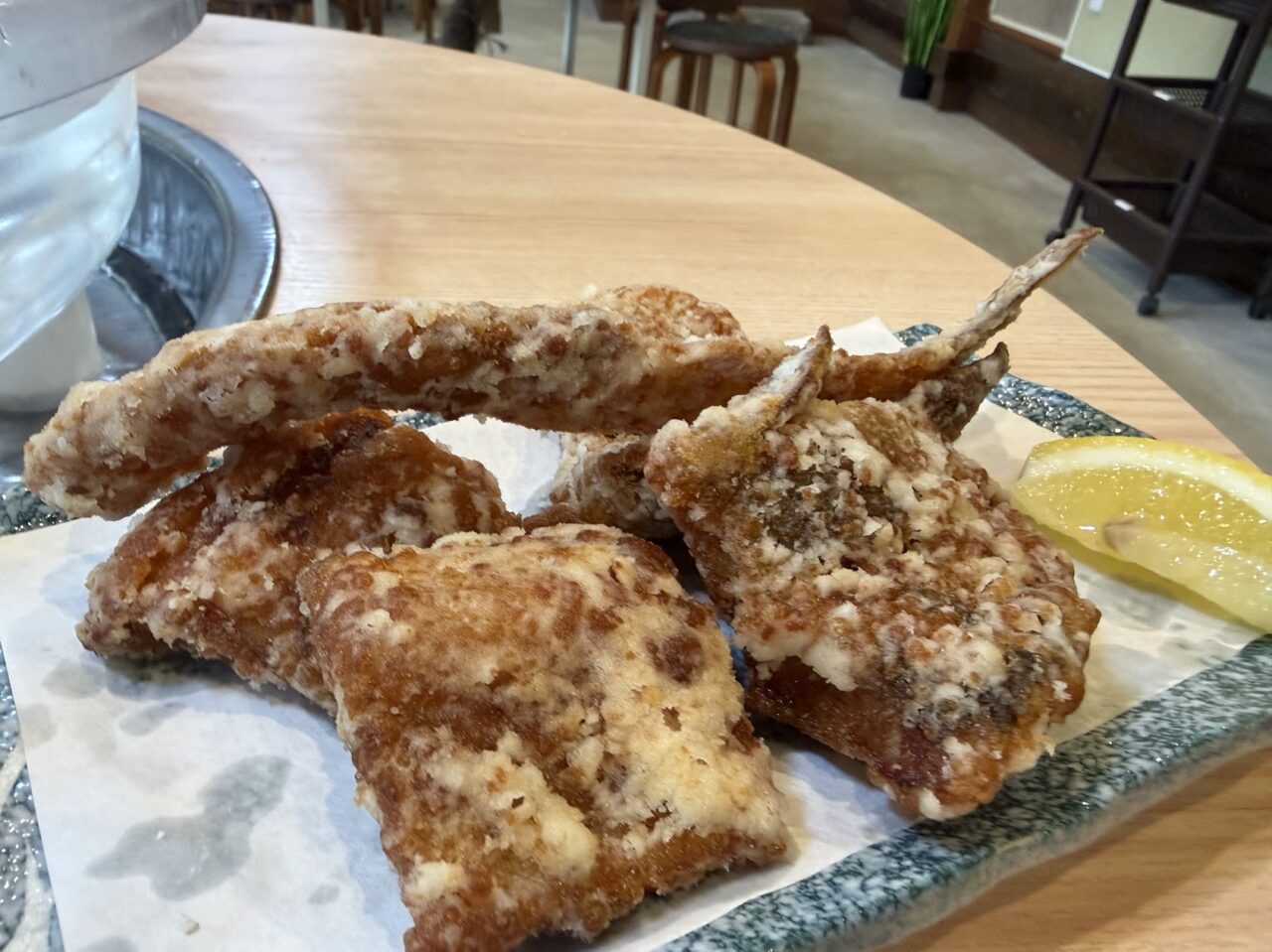フィッシングパークつくば園のにじますのからあげ