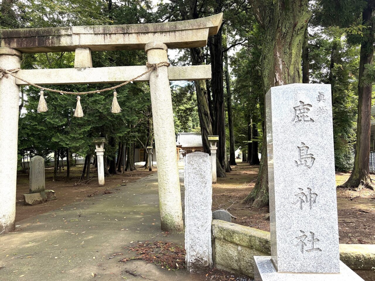 鹿島神社の境内