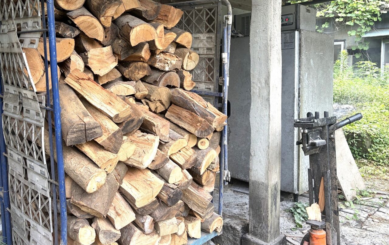 イタリア茶屋パネッツァの石窯用の薪