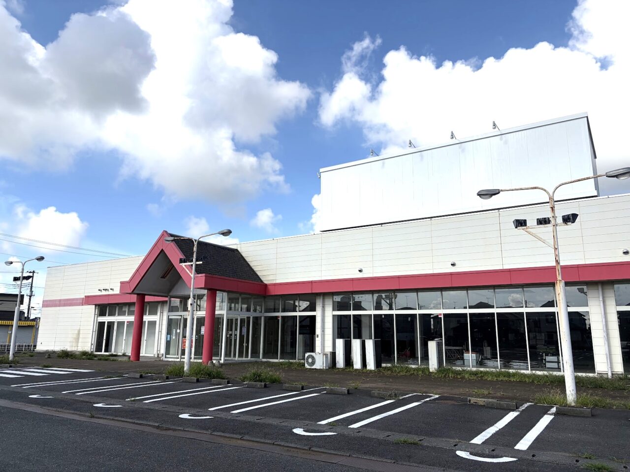 サンキ神立店の外観
