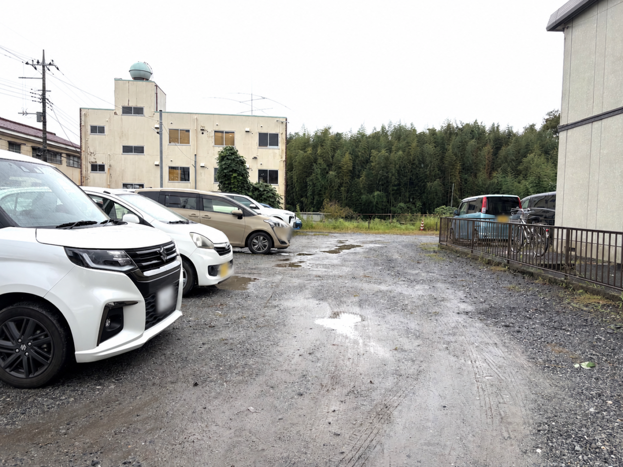 安家の駐車場
