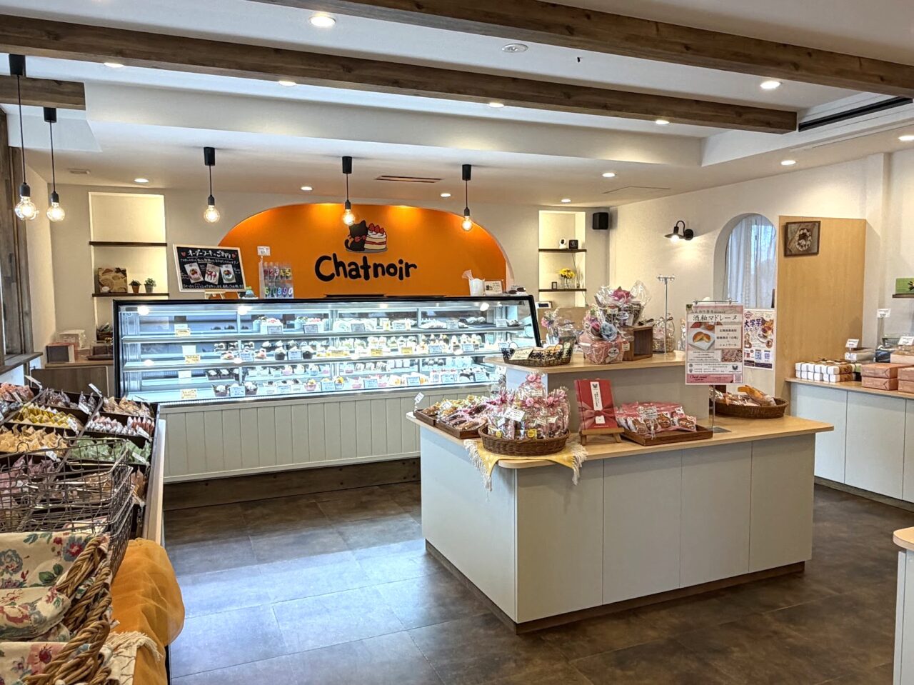 カフェシャノワールのケーキスペース
